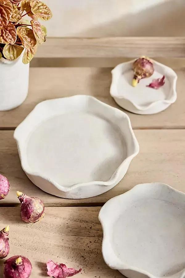 Terracotta Pie Crust Rim Saucer, White