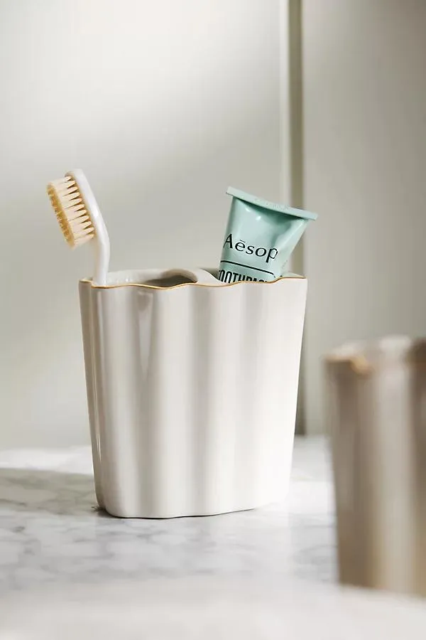 Le Marais Scalloped Toothbrush Holder
