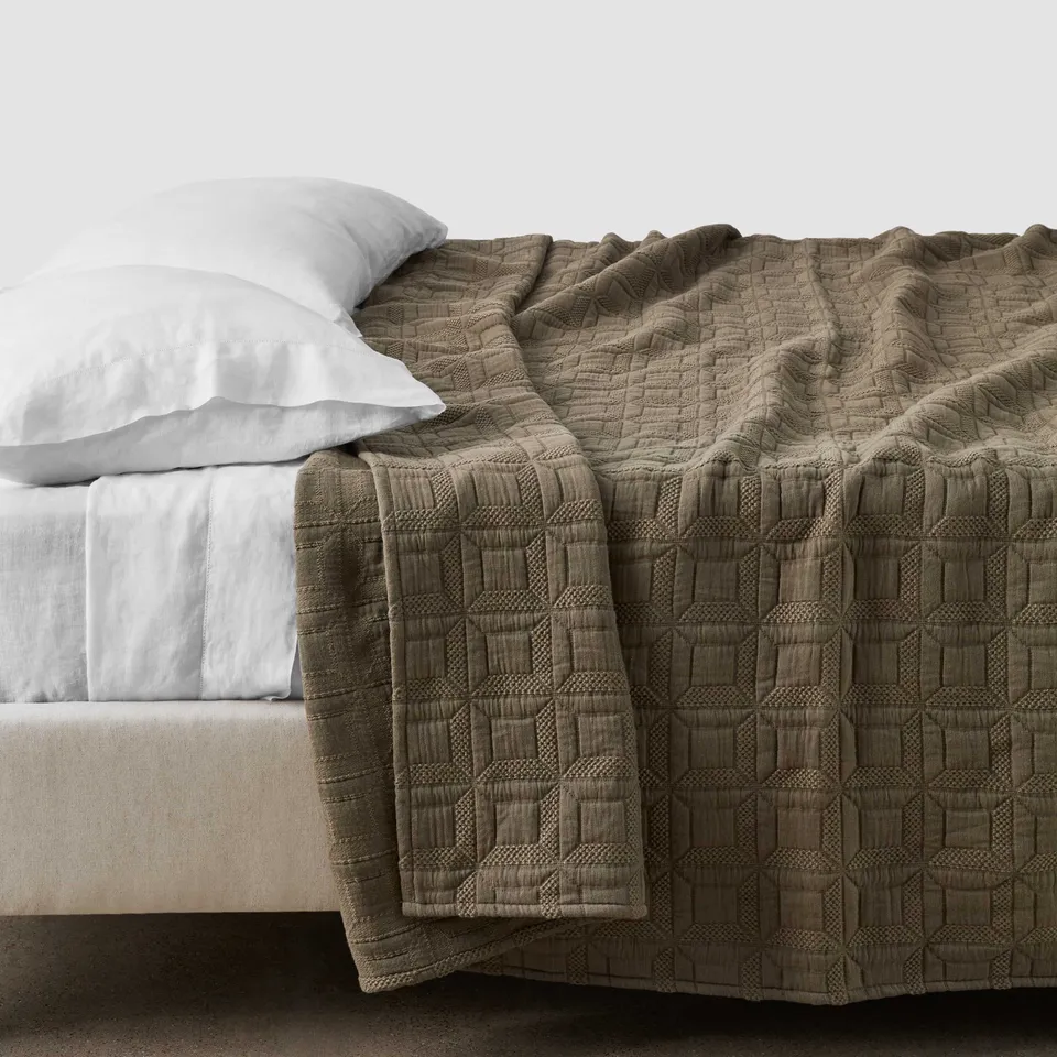 The Citizenry Ayla Organic Cotton Quilted Bed Blanket | Full/Queen | Olive