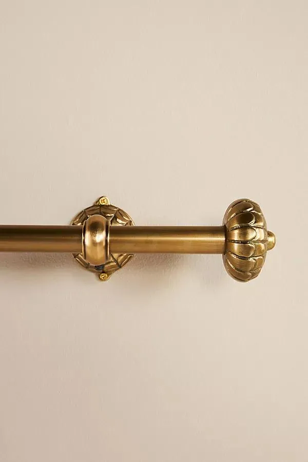 Johanna Scalloped Curtain Rod