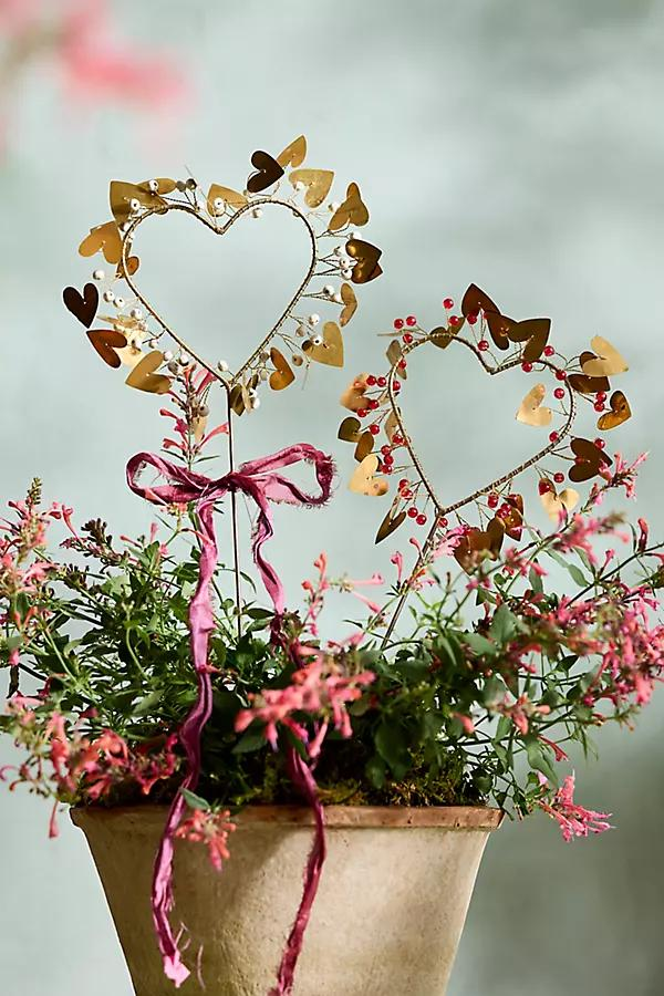 アイアンパーテーション ハート フラワー Love Birds Iron Stake - Anthropologie | Havenly